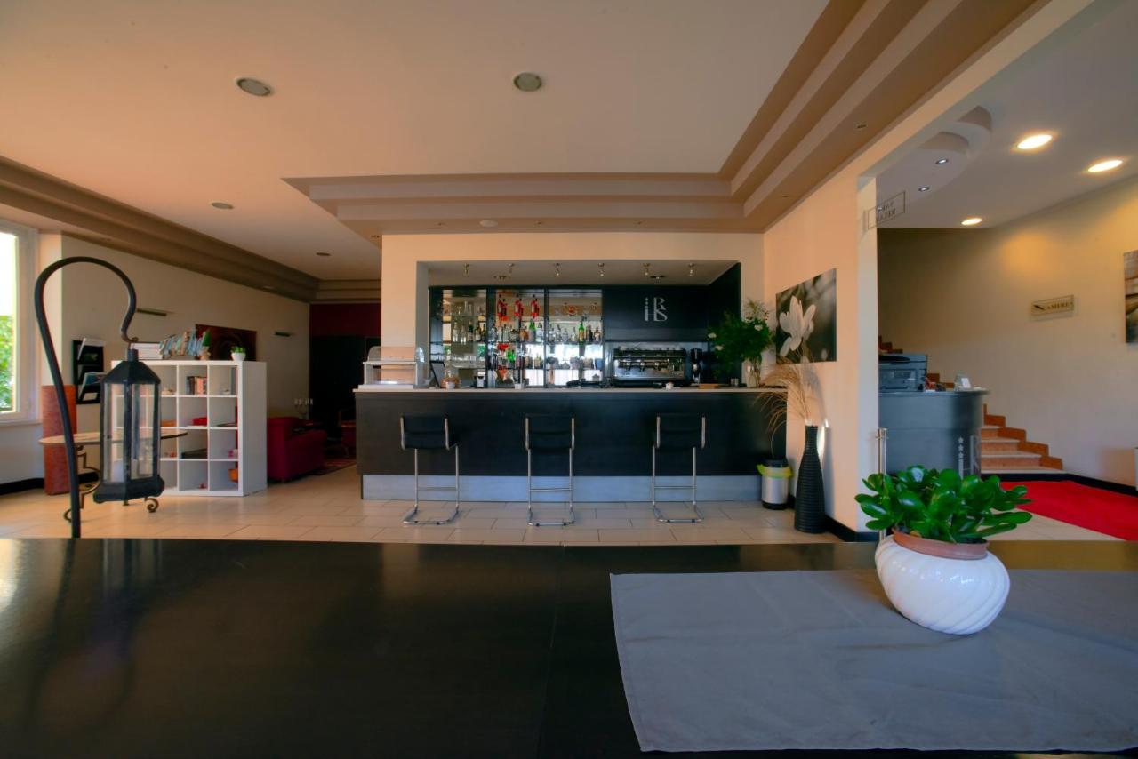 Hotel Sabatino Фоллоніка Екстер'єр фото